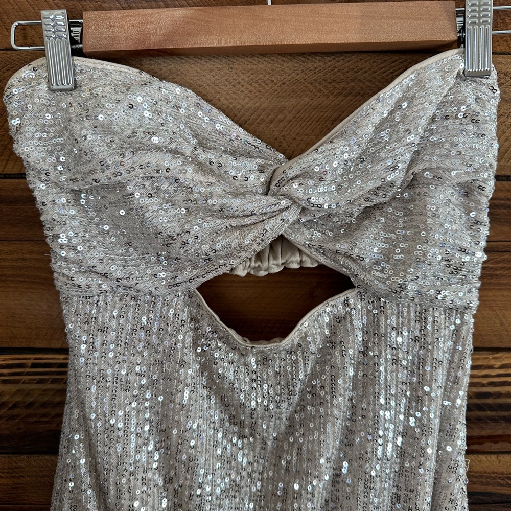 Hello Molly Strapless Silver Sequin Bodycon Mini Dress Women's 8 AU 12 Large - Picture 5 of 11